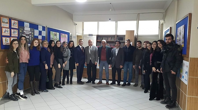 Topluma hizmet için gönüllü öğretmenlik yapıyorlar