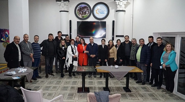 Ünal'dan çözüm odaklı belediye vurgusu