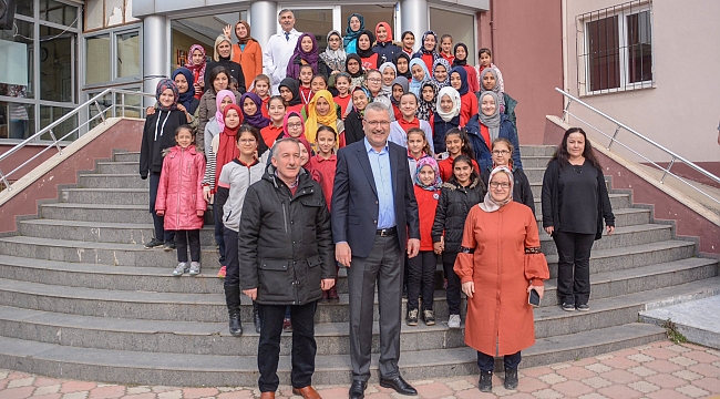 Başkan Özkan’dan öğrencilere ‘kitap kurdu’ çağrısı