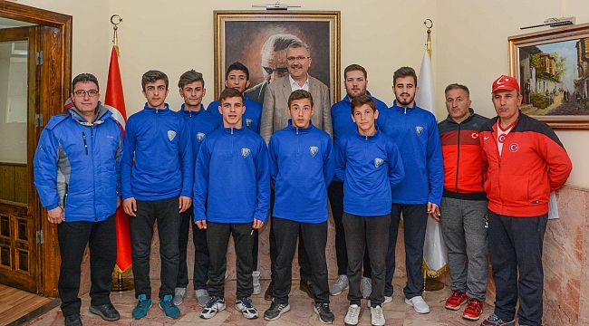 Karacabey'li Sporcular Başarılarını Sürdürüyor