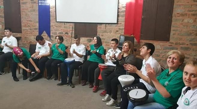 Bizim Gençler Ritim Atölyesi ışık saçıyor