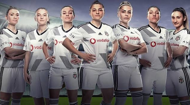Futbolda #BenVarım diyen kadınlar sahaya çıkıyor.