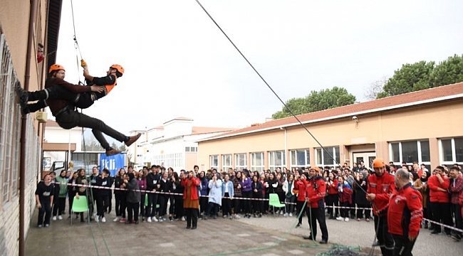 İnegöl'de öğrencilere deprem eğitimi