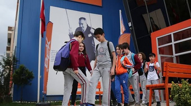 Öğrencilerden korona selamı