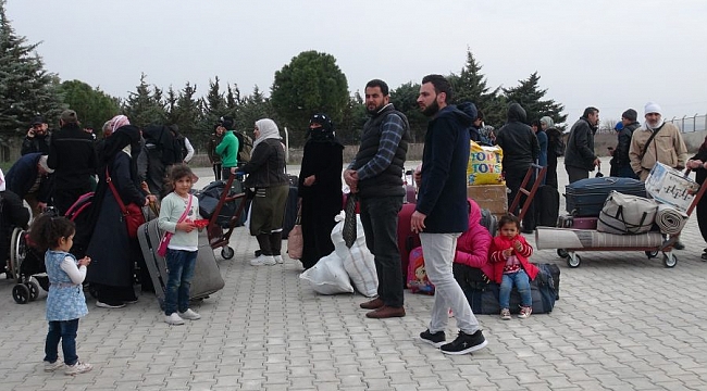 Suriyelilerin ülkelerine gidişine ara verildi