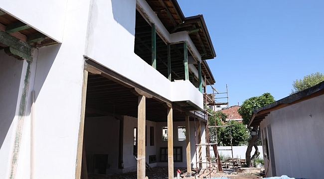 200 yıllık bina ilk günkü ihtişamına kavuşuyor