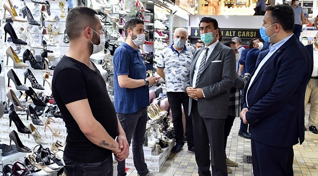 Başkan Dündar, çarşı esnafının yanında