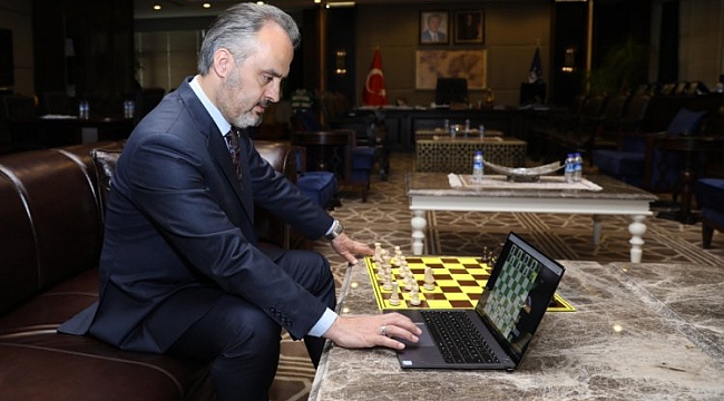 Online turnuvada ilk hamle Başkan Aktaş'tan