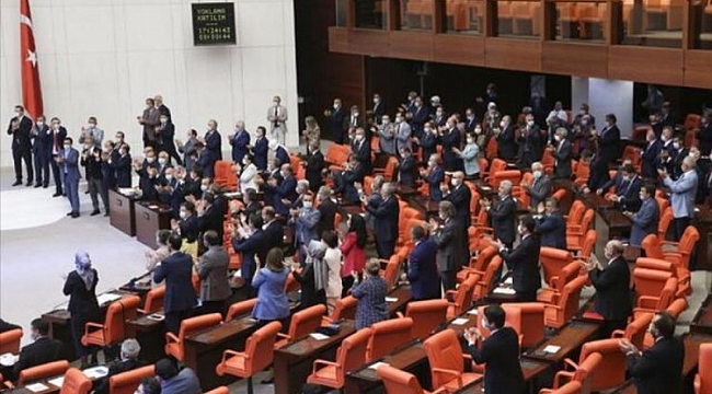 Ayasofya kararı Meclis'te ayakta alkışlandı