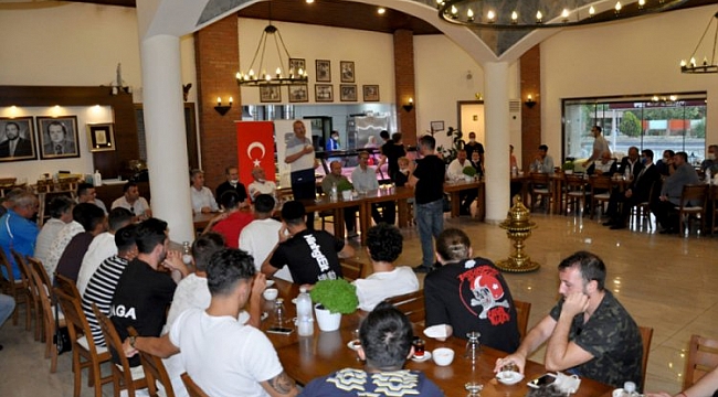 Başkan Özkan'dan 'şampiyonlar' a yemek