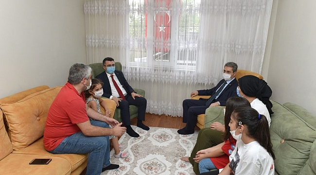 Başkanı Yılmaz, şehit ailelerini yalnız bırakmıyor