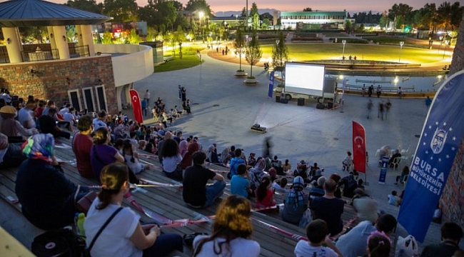 Bursa'da açık havada sinema keyfi