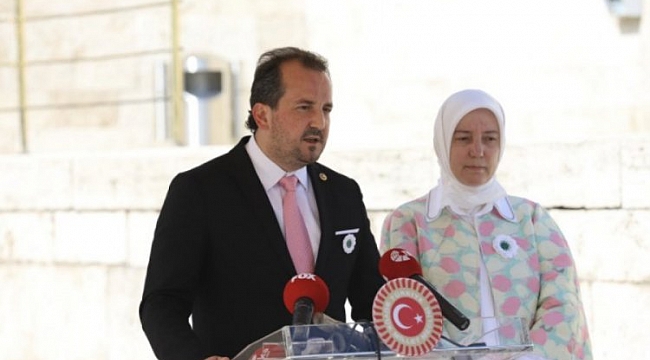 Bursa milletvekilleri Srebrenitsa çiçeği dağıttı