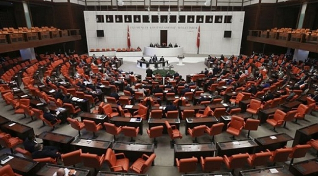 Çoklu baro düzenlemesi yasalaştı