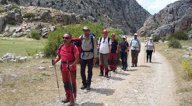 Dağcılar 3 günde 3 zirveye tırmandı