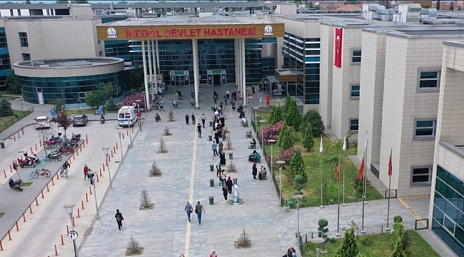 İnegöl'de hastane önünde 'tedbir' kuyruğu