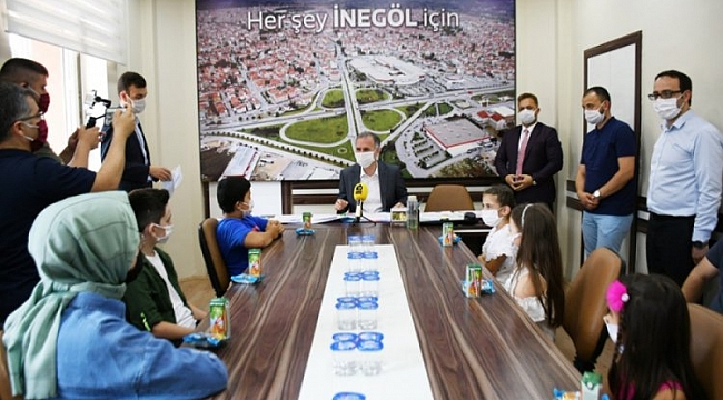 İnegöl'de küçük şair ve ressamlar ödüllendirildi