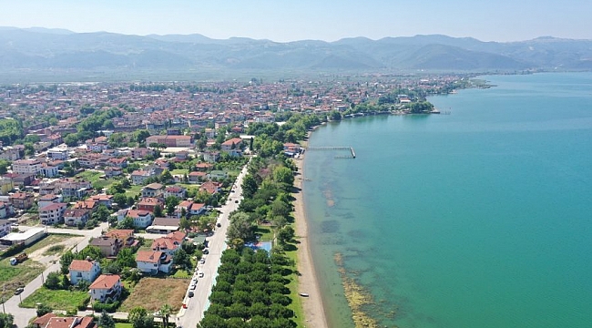 İznik sahili nakış gibi işlendi