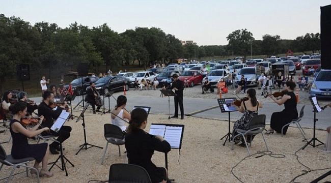 Nilüfer'de arabada konser etkinliği