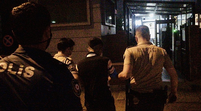 Suçüstü yakalanan hırsız bakın ne yaptı!