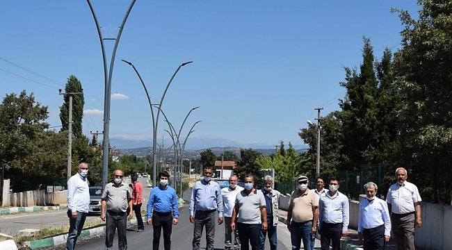 Büyükorhan'da aydınlatma direkleri paslanmaya terk edildi