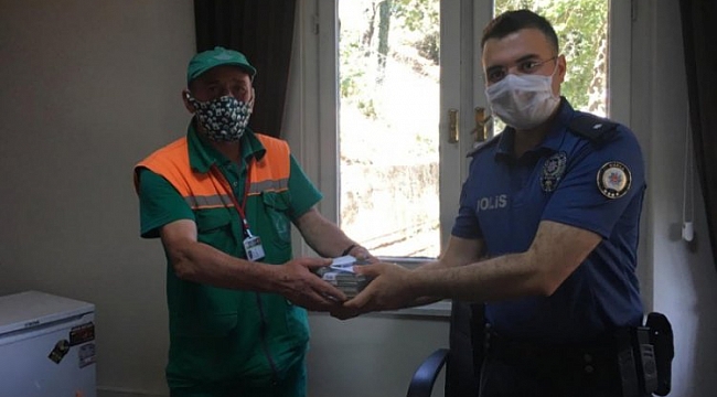 Temizlik işçisinden alkışlanacak hareket