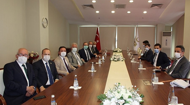 BALKANTÜRKSİAD'dan iki ülkeye 30 bin maske bağışı