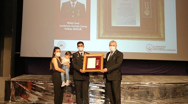 Bursa'da gazi ve şehit yakınlarına övünç madalyası