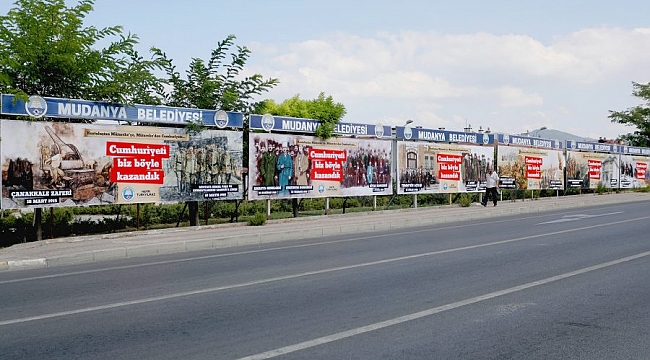 Cumhuriyet destanı Mudanya caddelerinde