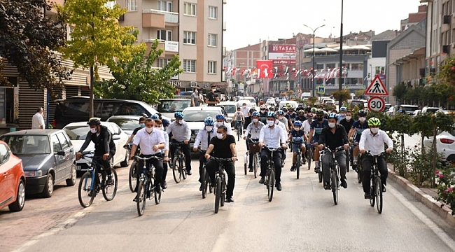 İnegöl'de sosyal mesafeli bisiklet turu