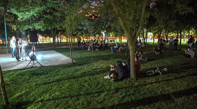 Nilüfer'in parklarında müzik dinletisi