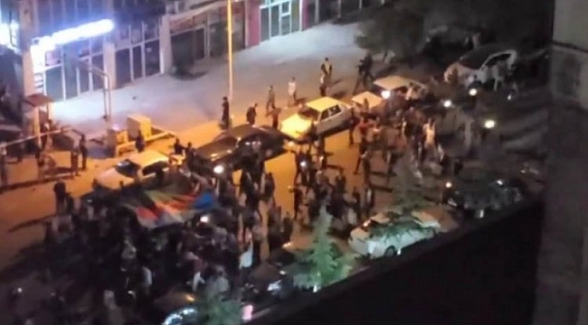 Azerbaycan'da halk kutlama yapıyor