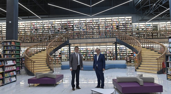 Başkan Dündar, dev kitap merkezini gezdi