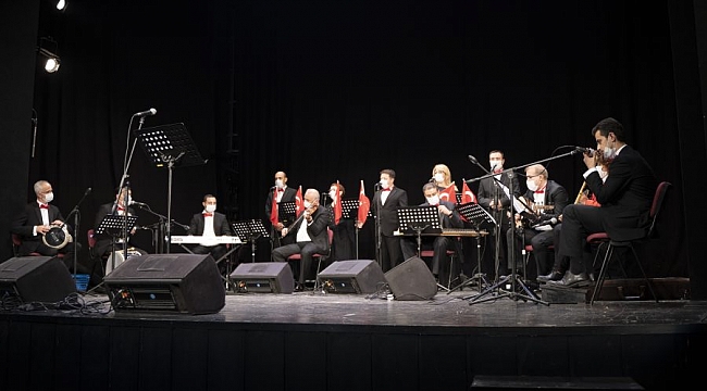 Bursa'da Cumhuriyet coşkusu konserle başladı