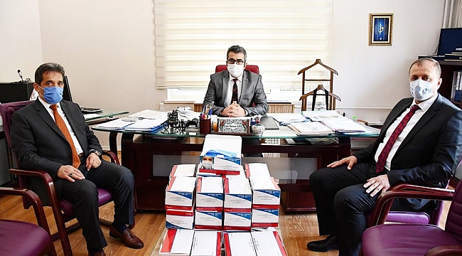İznik'te yüz yüze eğitime maske ve hijyen seti desteği
