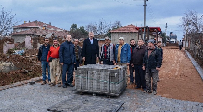 Karacabey'de parke taşı çalışmaları sürüyor