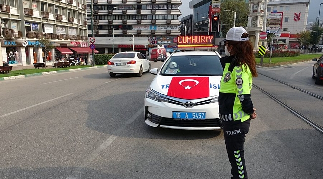 Trafik polisleri Cumhuriyet Bayramı'nı kutladı