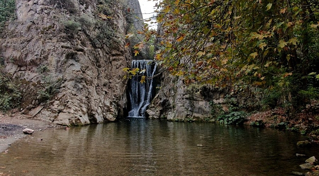 Yarhisar Şelalesi sonbaharda da ilgi çekiyor