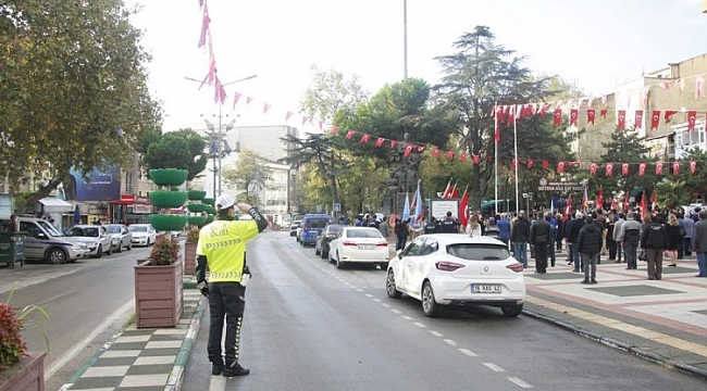 Bursa'da hayat Ata'ya saygı için durdu!
