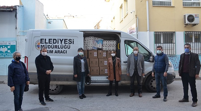 Gemlik'ten İzmir'e 100 koli yardım yola çıktı