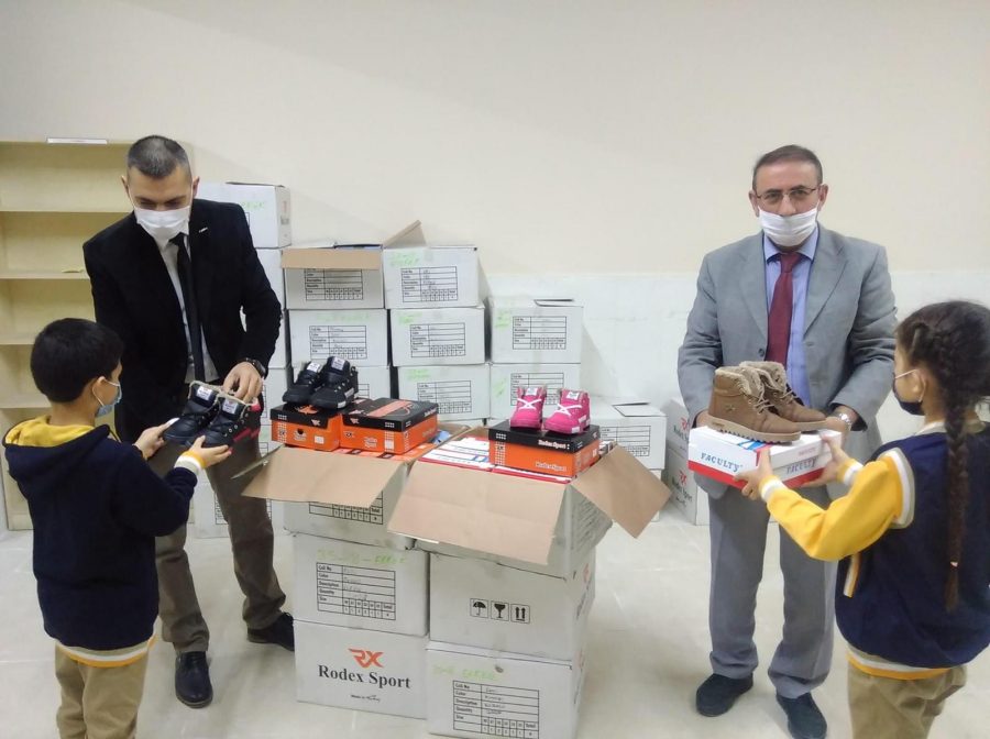 İznik Belediyesi'nden öğrencilere ayakkabı jesti