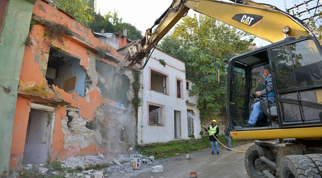 Mollaarap'ta kamulaştırılan binalar yıkılıyor
