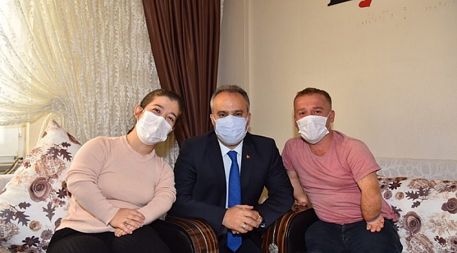 Mutlulukları boylarından büyük