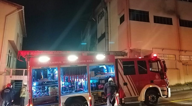 3 katlı fabrikada korkutan yangın