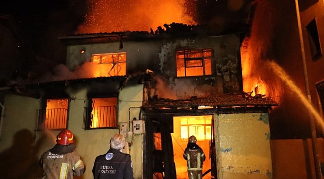 Bursa'da 100 yıllık tarihi binada yangın