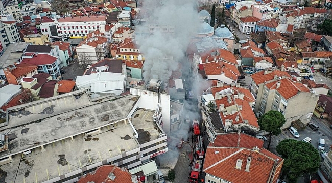Bursa'da AVM'de korkutan yangın