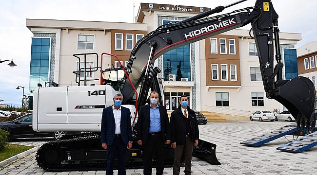 İznik Belediyesi paletli ekskavatör aldı