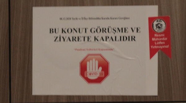 Koronavirüs vakalarının bulunduğu hanelere uyarı yazısı asıldı