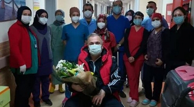 Koronavirüsü yenen doktor alkışlarla taburcu oldu