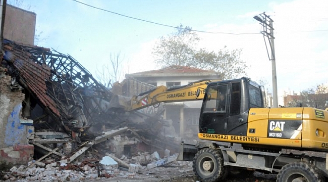 Osmangazi'de 81 metruk bina yıkıldı